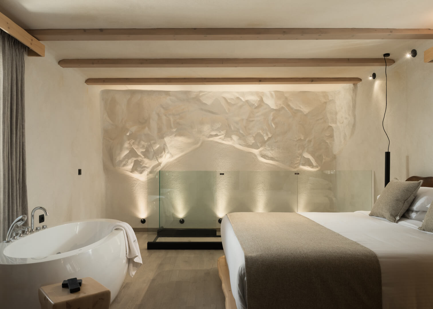 Panoramic Suite with Hot Tub